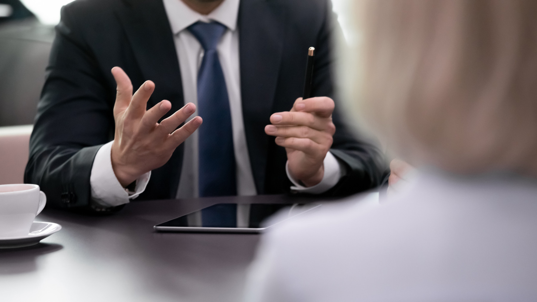 Unternehmenswissen sichtbar machen – mit strukturierten Interviews